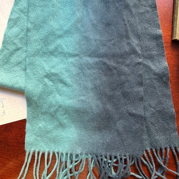 100 percent cashmere blue gradient scarf - Picture 1 of 4